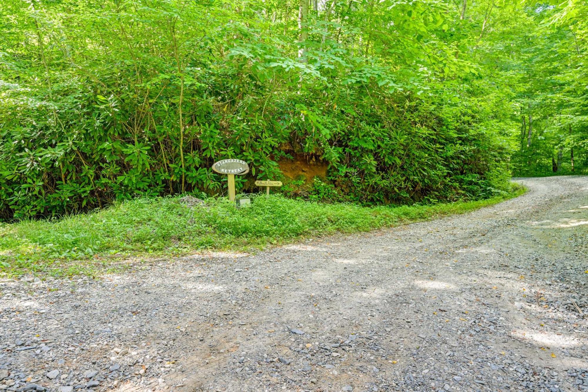 Pet-Friendly Bryson City Cabin With Fire Pit And Deck! Exteriör bild
