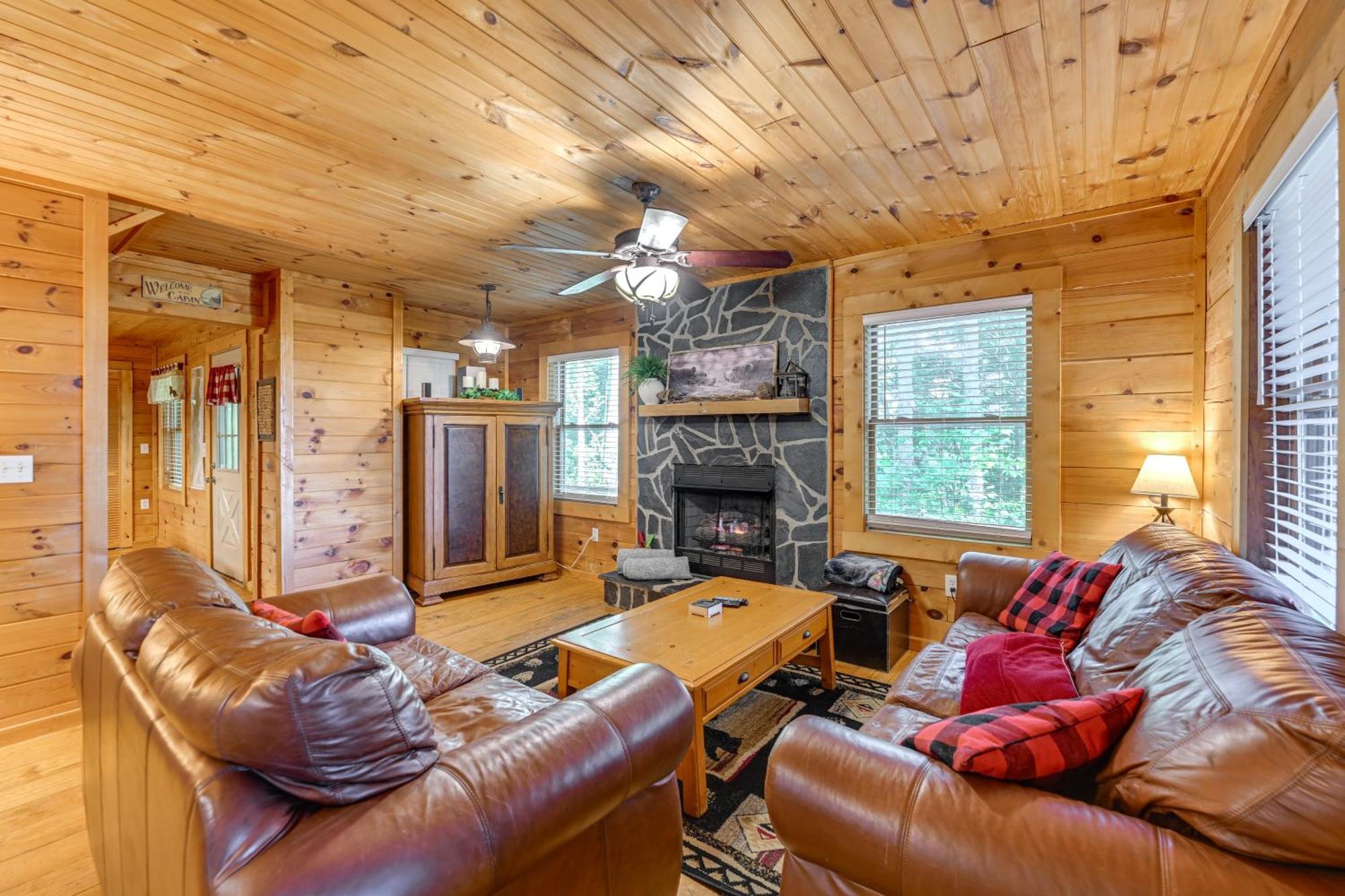 Pet-Friendly Bryson City Cabin With Fire Pit And Deck! Exteriör bild